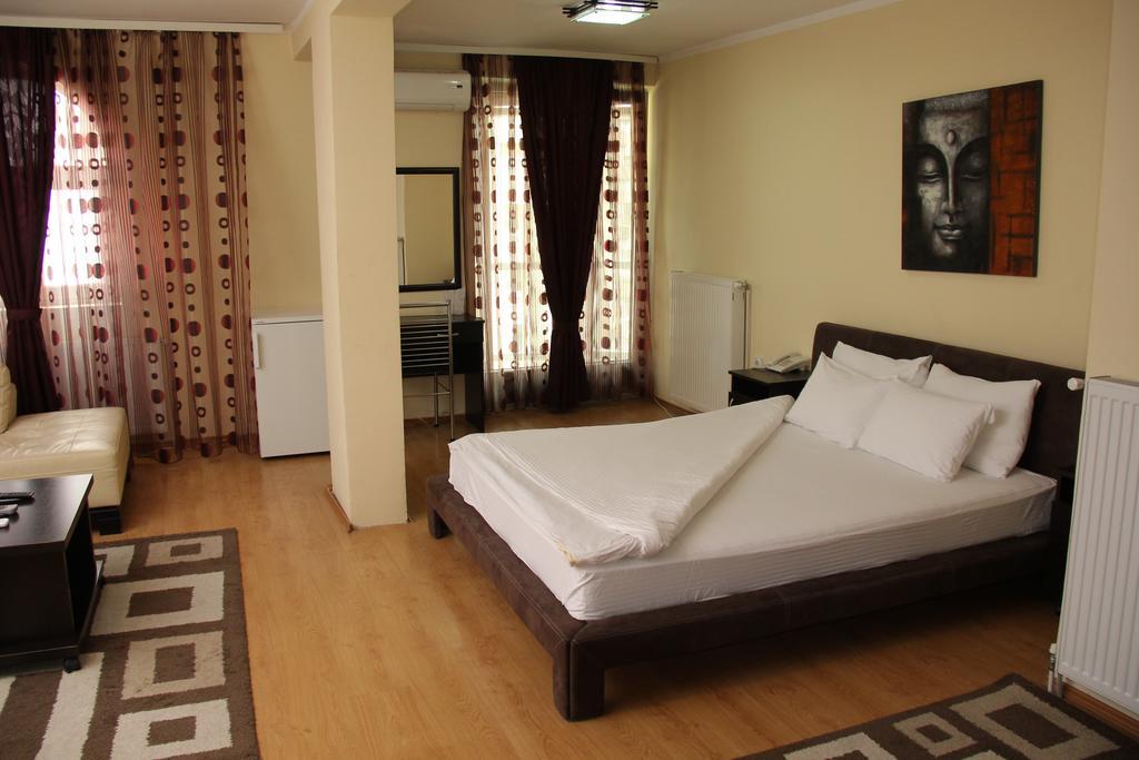 Garni Hotel Rile Men Ni Habitación foto