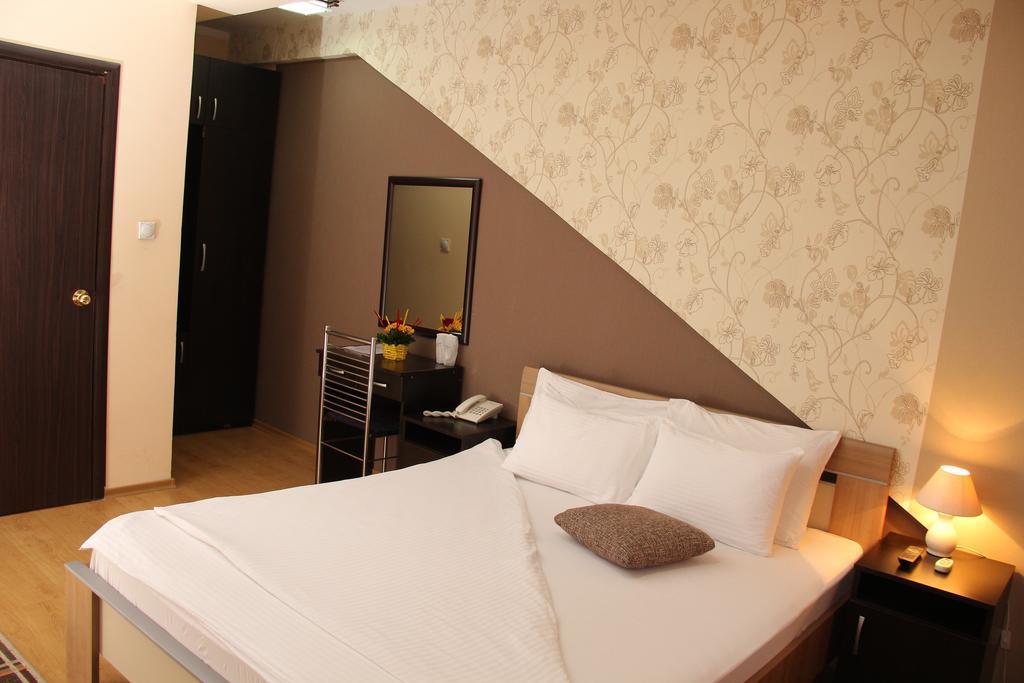 Garni Hotel Rile Men Ni Habitación foto