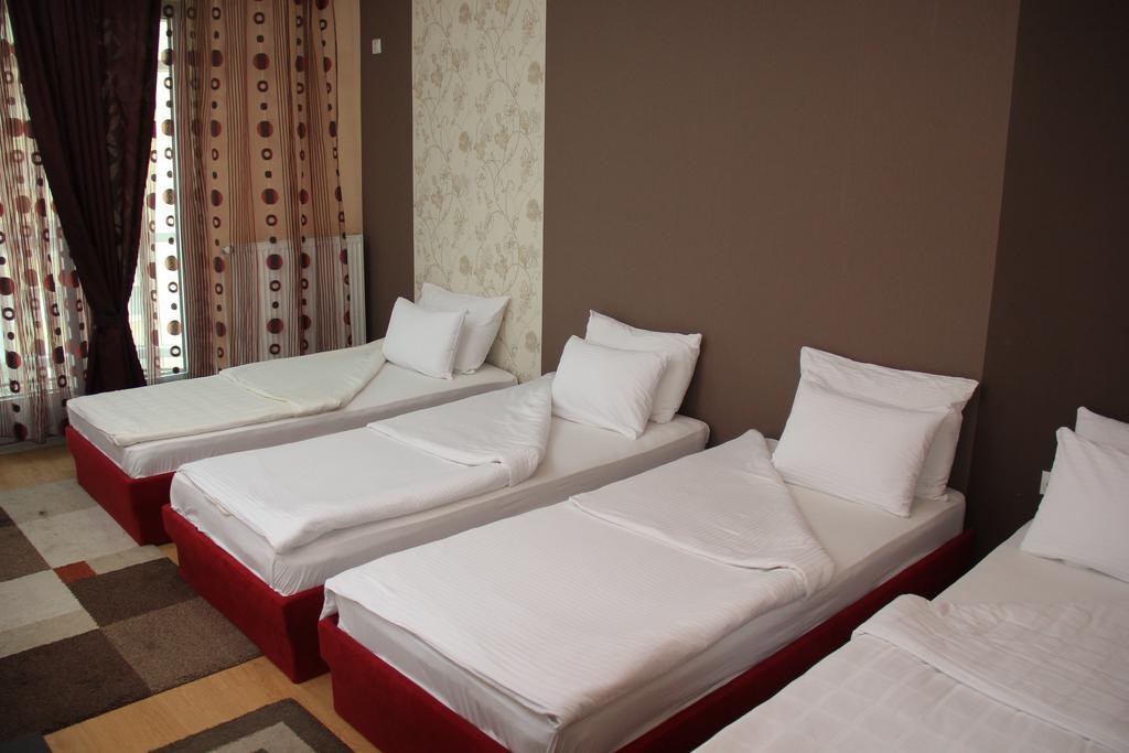 Garni Hotel Rile Men Ni Habitación foto
