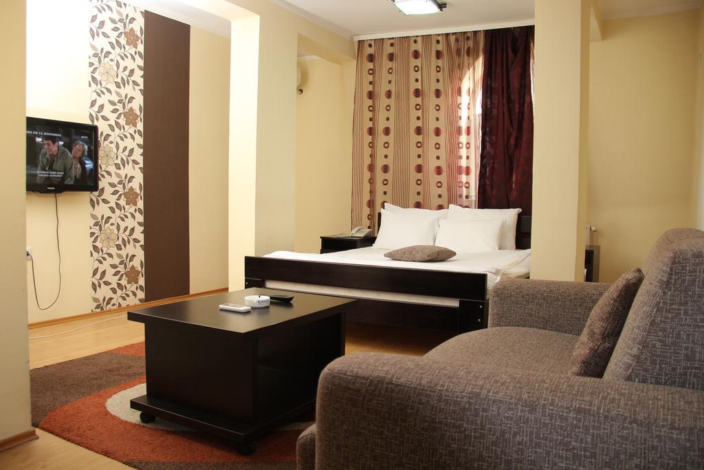 Garni Hotel Rile Men Ni Habitación foto