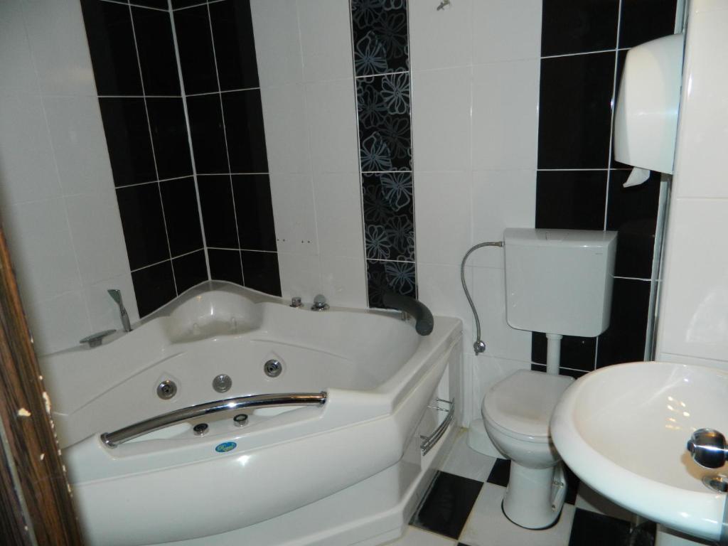 Garni Hotel Rile Men Ni Habitación foto